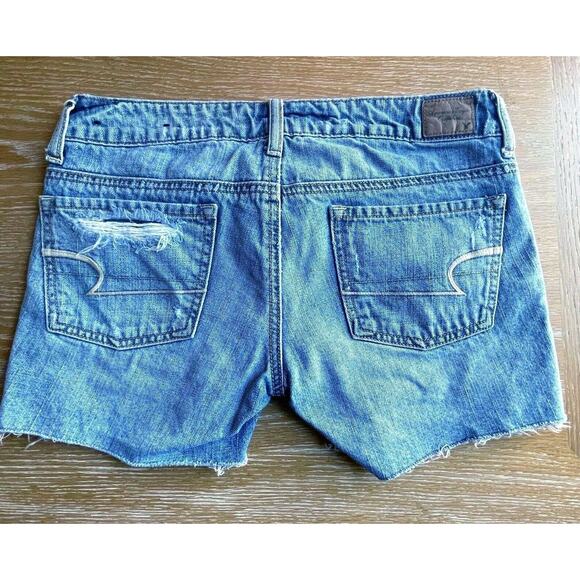 American Eagle Sz 2 Womens Denim Distressed Destructed Denim Shorts Light Wash - Picture 5 of 10